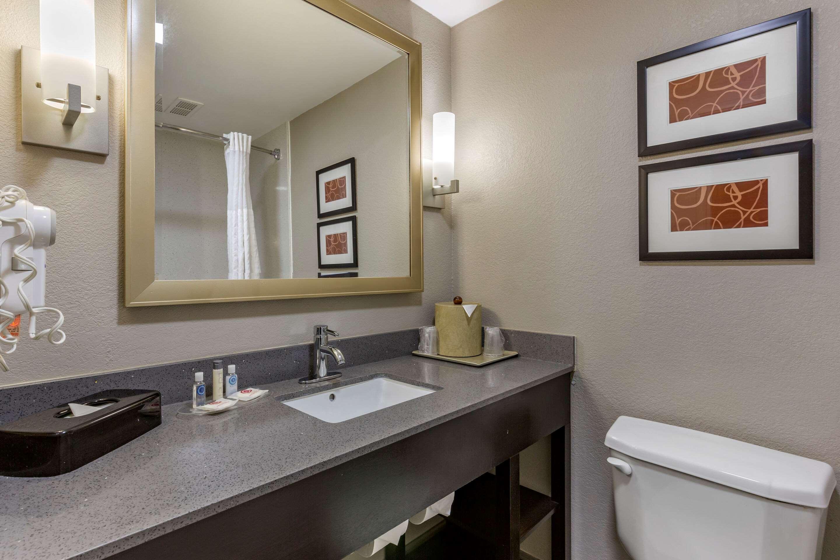 Comfort Suites Pineville - Ballantyne Area Exterior photo