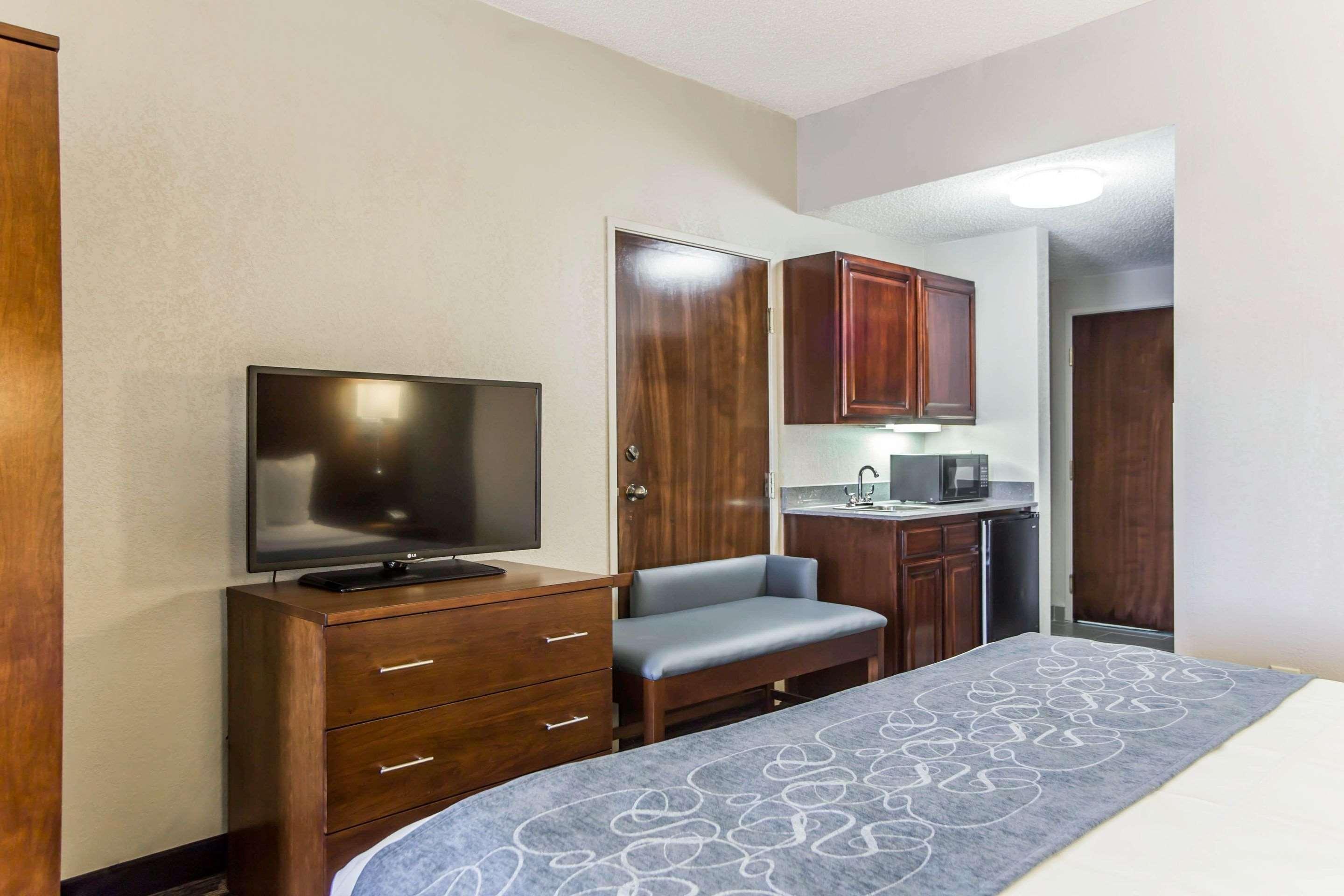 Comfort Suites Pineville - Ballantyne Area Exterior photo