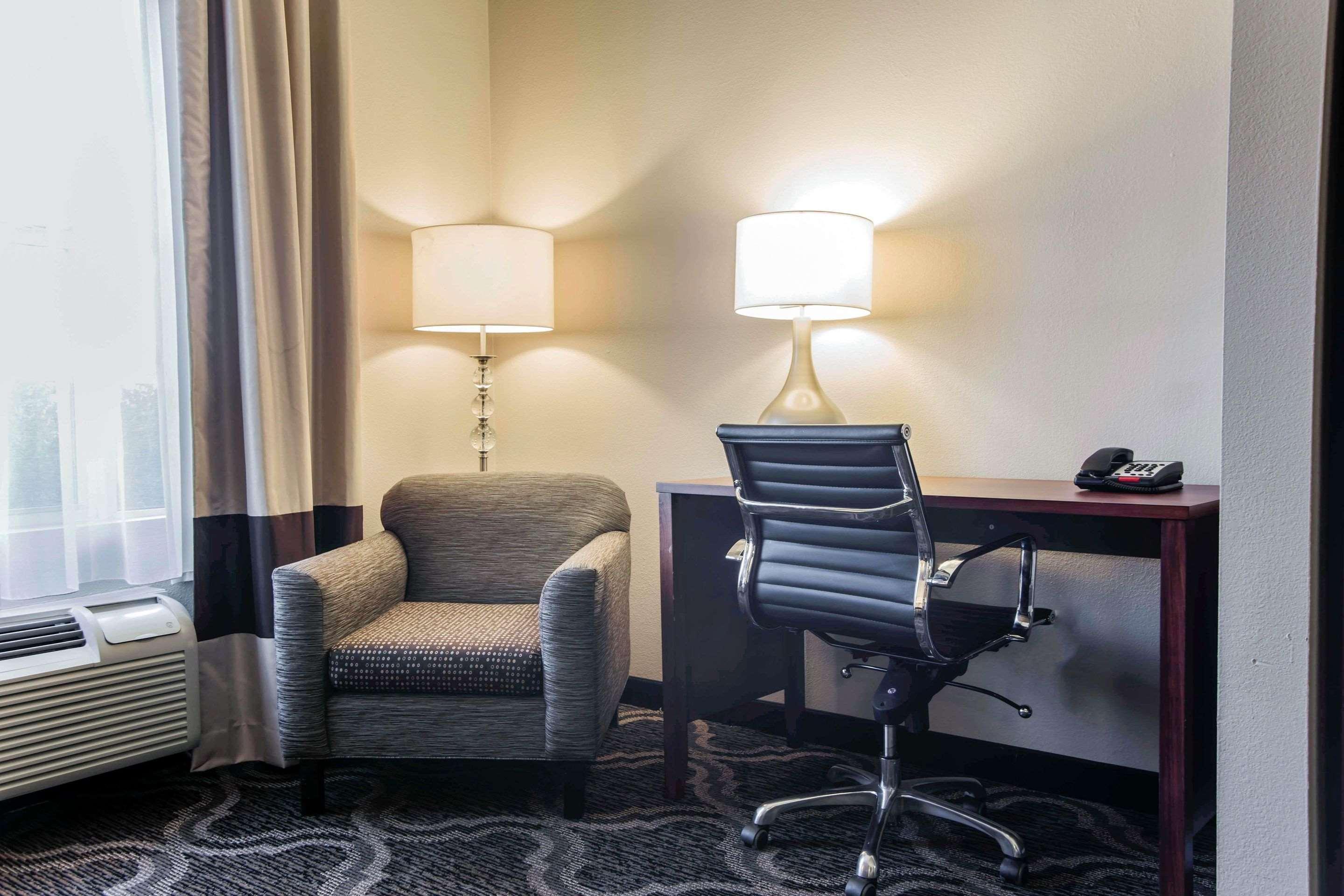 Comfort Suites Pineville - Ballantyne Area Exterior photo